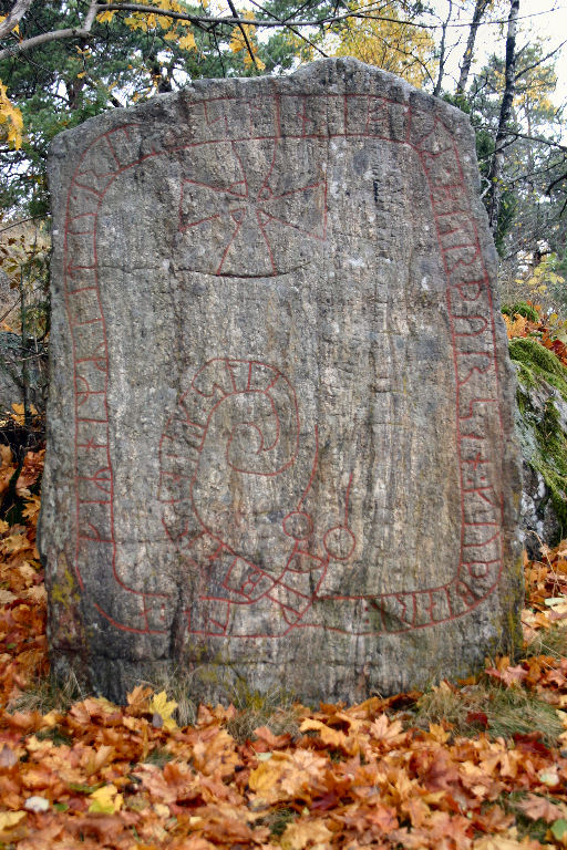 Skogs Ekeby Rune stone