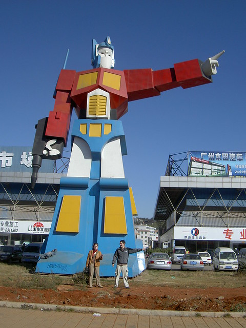 estatua Optimus Prime Kunming China
