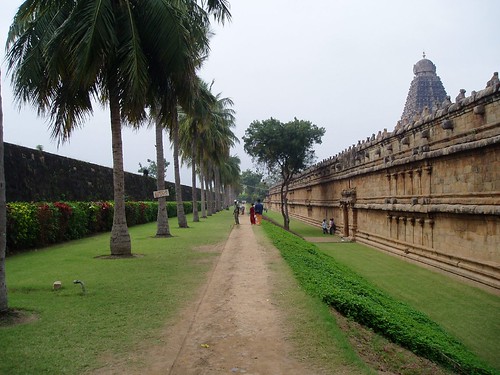Tanjor Periya Kovil - Well Maintained lawns