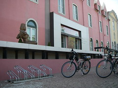 Lousy bike rack at Centro Cultural de Cascais