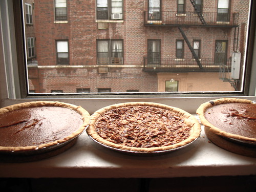Pies on the Window Sill / Tartas en la ventana