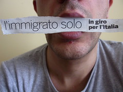 l'immigrato solo in giro per l'Italia