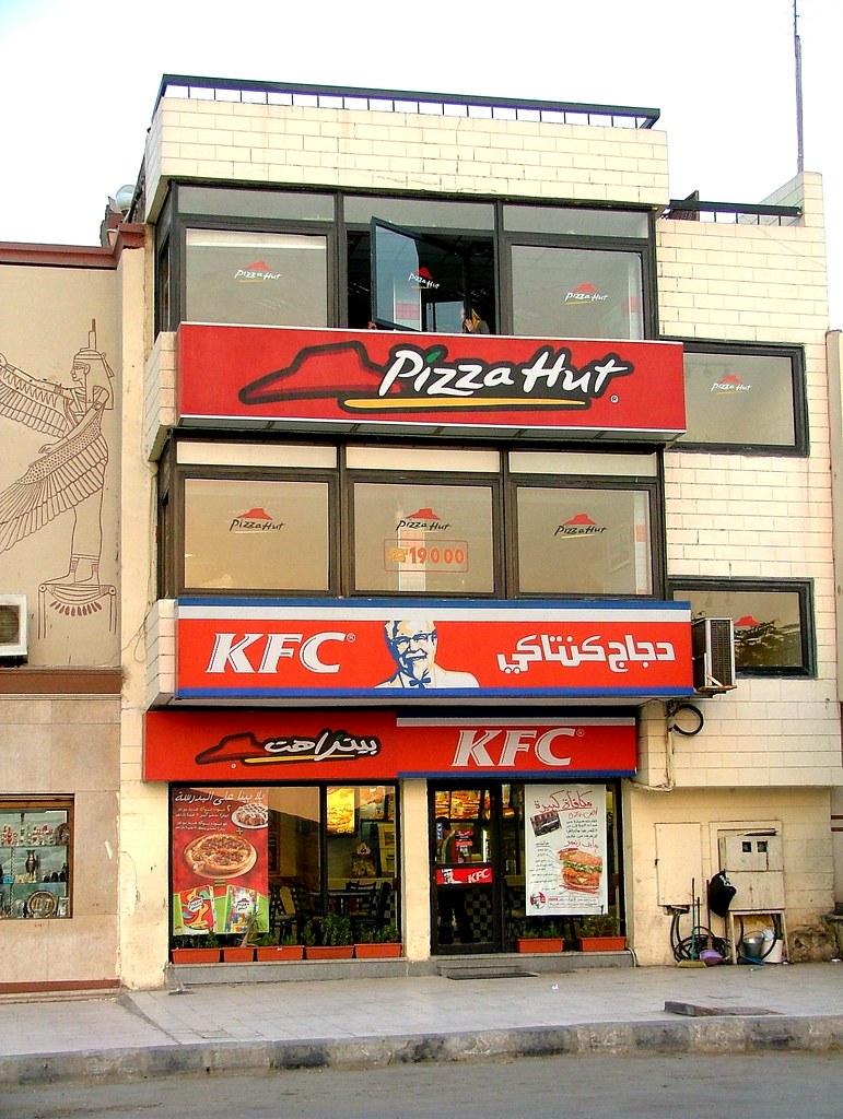 mismo edificio Pizza Hut KFC Egipto