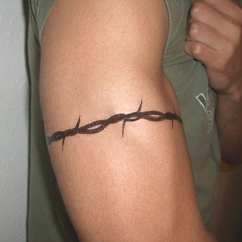 unique barbed wire tattoo art design. at 7:36 AM