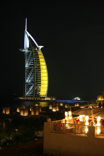 Dubai+tower+tennis+court