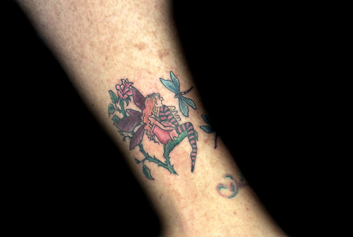 foto tatuajes hada. Tatuaje hada Pupa Tattoo Granada. Pupa Tattoo Art Gallery Calle Molinos, 15