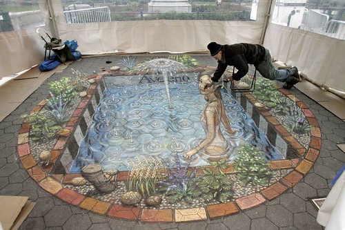 Julian Beever doing a pavement Drawing for Aveeno in Union Square, New York