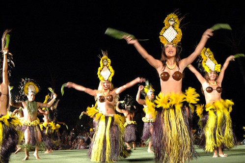 hawaiian dancers by bungalow_phil.