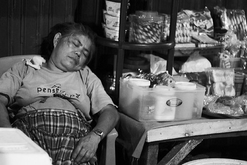 woman vendor aslep carbon sari-sari store Pinoy Filipino Pilipino Buhay  people pictures photos life Philippinen  菲律宾  菲律賓  필리핀(공화국) Philippines    