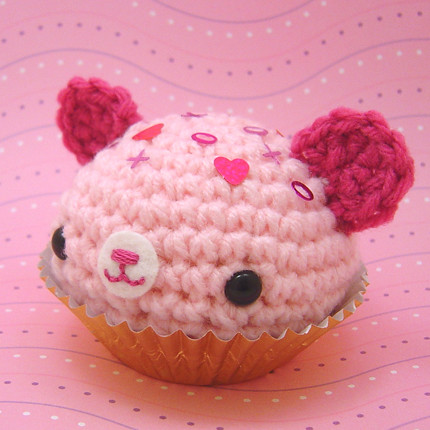 Cute Anime Cupcakes. Day XOXO pink cupcake bear