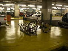 Sítio para bicicletas no Parque de Estacionamento do C.C. Colombo