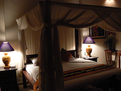 Canopy Bed, Tepi Sawah