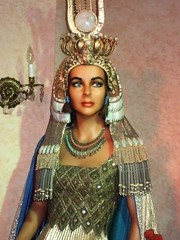Elizabeth Taylor as Cleopatra VII 2