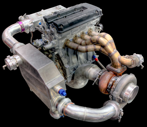 turbosprężarka zamontowana na silniku