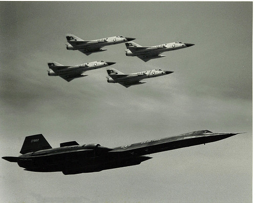 Airplane picture - SR-71 and F-106s