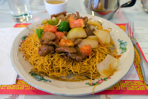 Tomato Beef Chow Mein with Crispy Hong Kong noodle