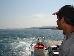 Di Atas Ferry Dari Jetty Eminonu ke Jetty Harem, Menyeberangi Selat Bosphorus, Istanbul, Turkey