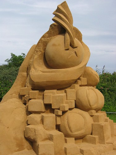 sand sculptures, images of beauty and perfection, pretense