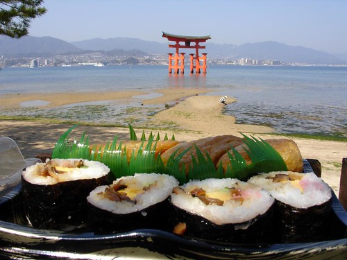 Sushi by the seaside por P F C.