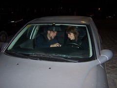 pareja en coche