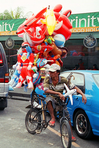  Dampa seafood market, Parañaque City, Metro Manila toy vendor, inflatables, bike, bicycle, street Buhay Pinoy Philippines Filipino Pilipino  people pictures photos life Philippinen  