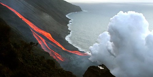 419677095 4aeb4795b2 Danger and Beauty of Hawaiian Volcanoes