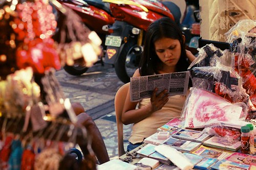 Manila woman street sidewalk vendor  Buhay Pinoy Philippines Filipino Pilipino  people pictures photos life Philippinen  국)     