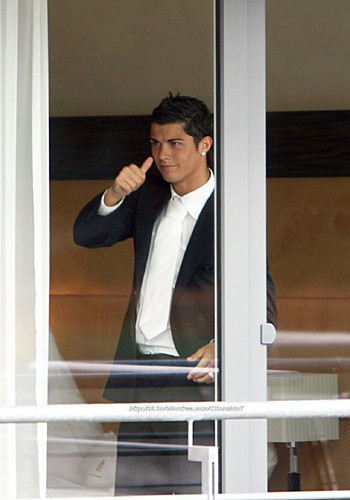 Thumbs Up to You Too Cristiano