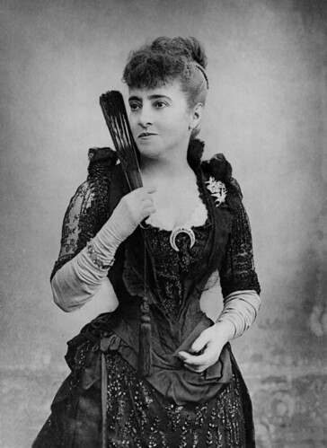1890s hairstyles. dress/hairstyle -- not