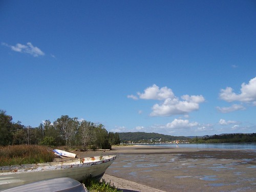 Dingies at Illoura Reserve Davistown with Daleys Point, St Huberts Island & Rileys Island