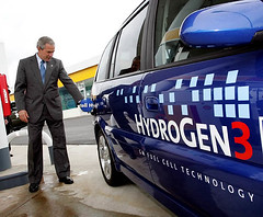Bush visits gas station that sells hydrogen fuel for cars - 05-25-05.jpg