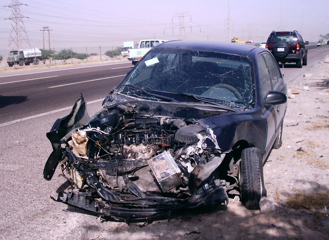 cars crash kuwait hyundai accent carwreck