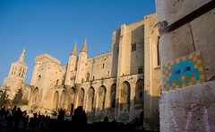 Avignon - Devant le Palais des Papes_b.jpg