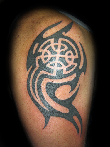 Tatuaje Tribal Brazo Pupa tattoo Granada