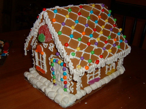 2006 Holiday craft: Carrie's gingerbread house by carrievision.