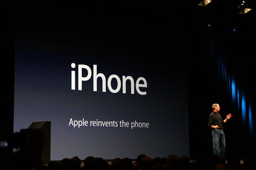 iPhone: Apple reinvents the phone