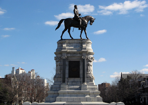 robert e lee statue richmond. General Robert E. Lee on
