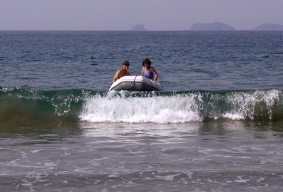 Dan & Lorraine surf in