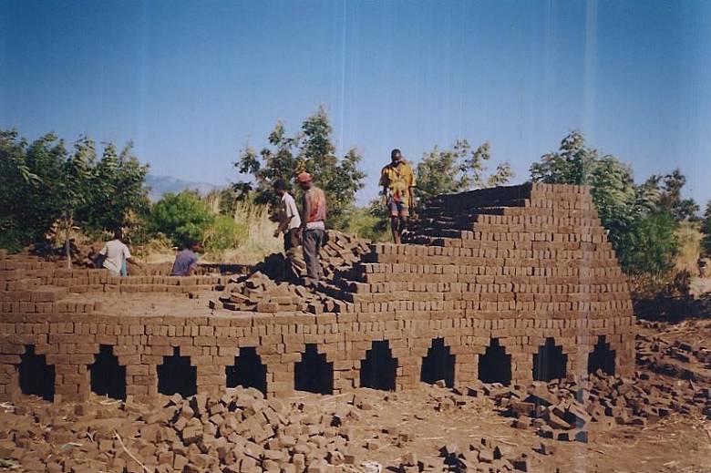 malawi-school-bricks-02
