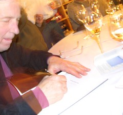Gord signs Turin art book