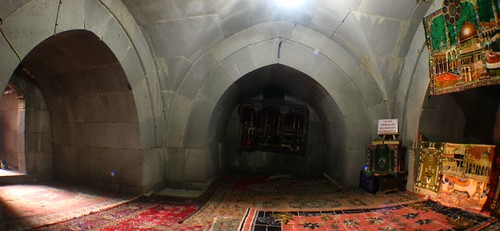 Prayer room at the Cifte Minareli Medrese (Double Minaret) in Erzurum, Turkey / チフテ ミナールでの祈りの場(トルコ、エスルム市)