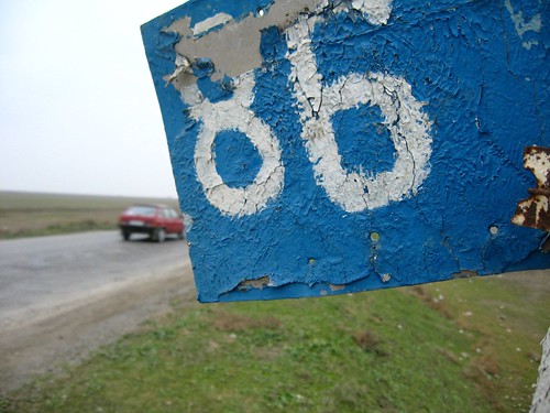 86kms along the A343 highway, Azerbaijan / 343号線の86km時点看板（アゼルバイジャン）