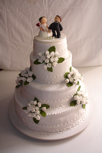 Wedding cake photo by Ded 39s Not only are the bride and groom smaller 