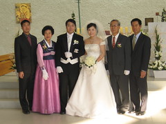 Han family at Han Park wedding