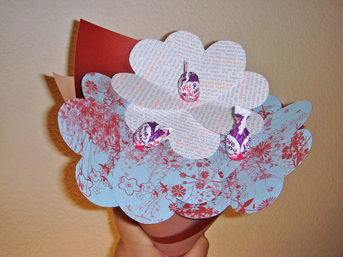 construction paper flowers for kids. Valentine#39;s paper bouquet.