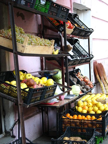 Fruit and vege stall in T'Bilisi, Georgia / 野菜と果物（グルジア、ティビリシ市）