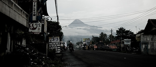 the road to Mount Merapi