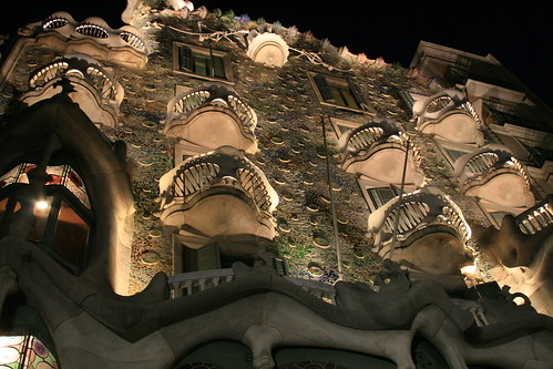 Barcelona: Casa Batlo at night