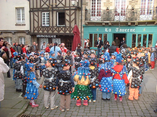French children dancing in Josselin town centre