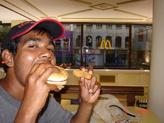 Makan Big Mac di MacDonald, Istanbul, Turkey